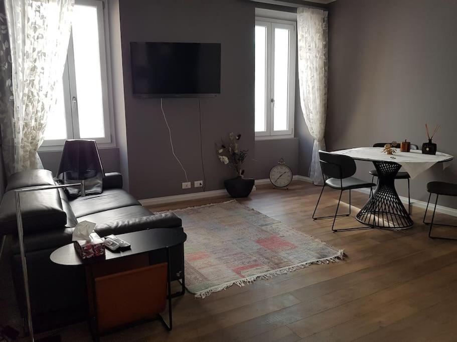 Ferienwohnung Still Und Stilvoll Im Stadtzentrum Triest Exterior foto